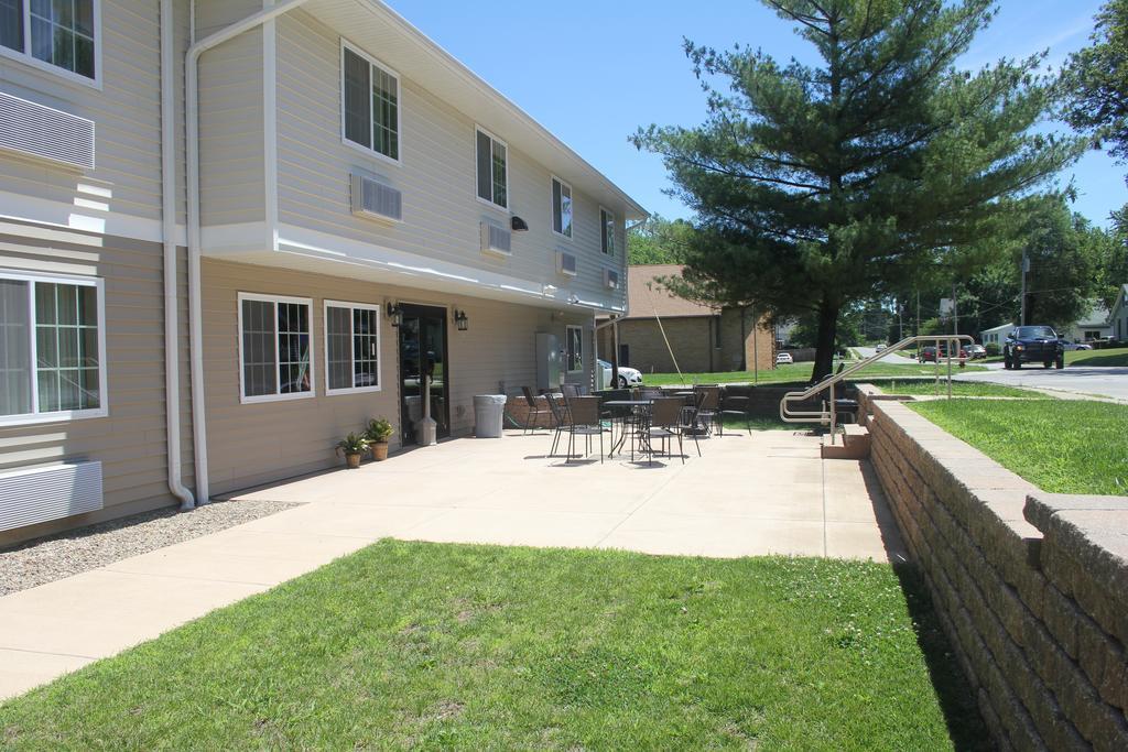 Green Acres Hotel Pittsfield Экстерьер фото