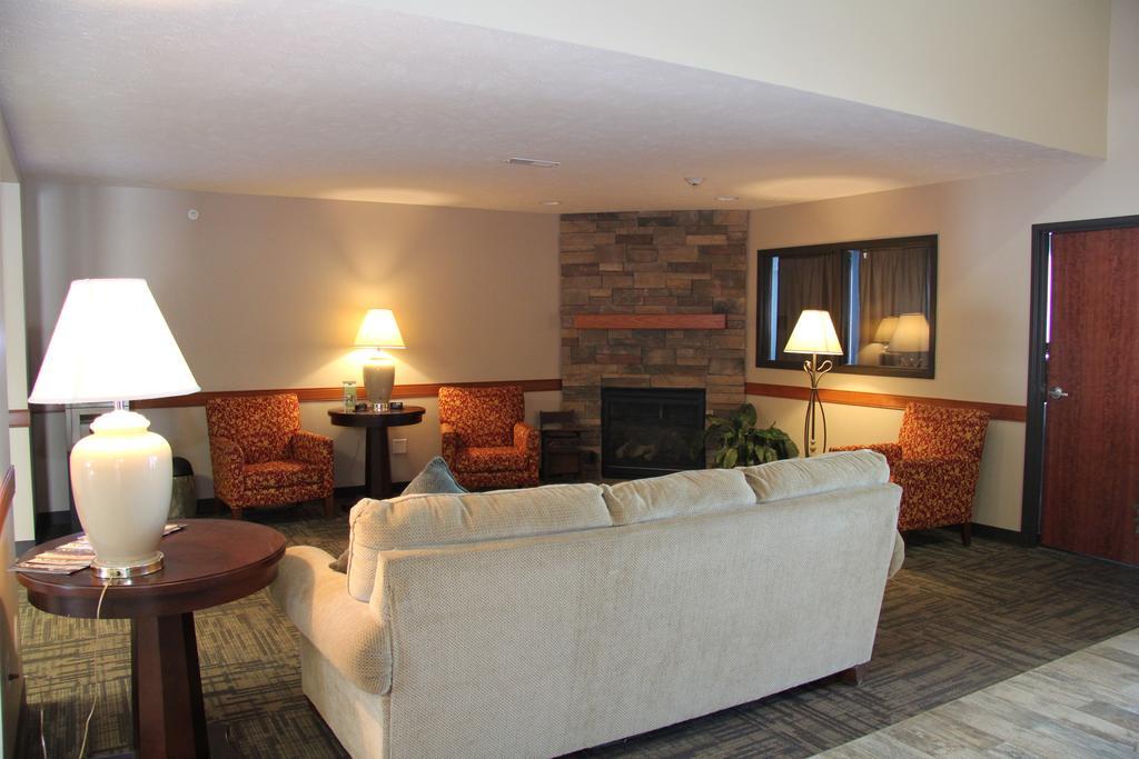 Green Acres Hotel Pittsfield Экстерьер фото