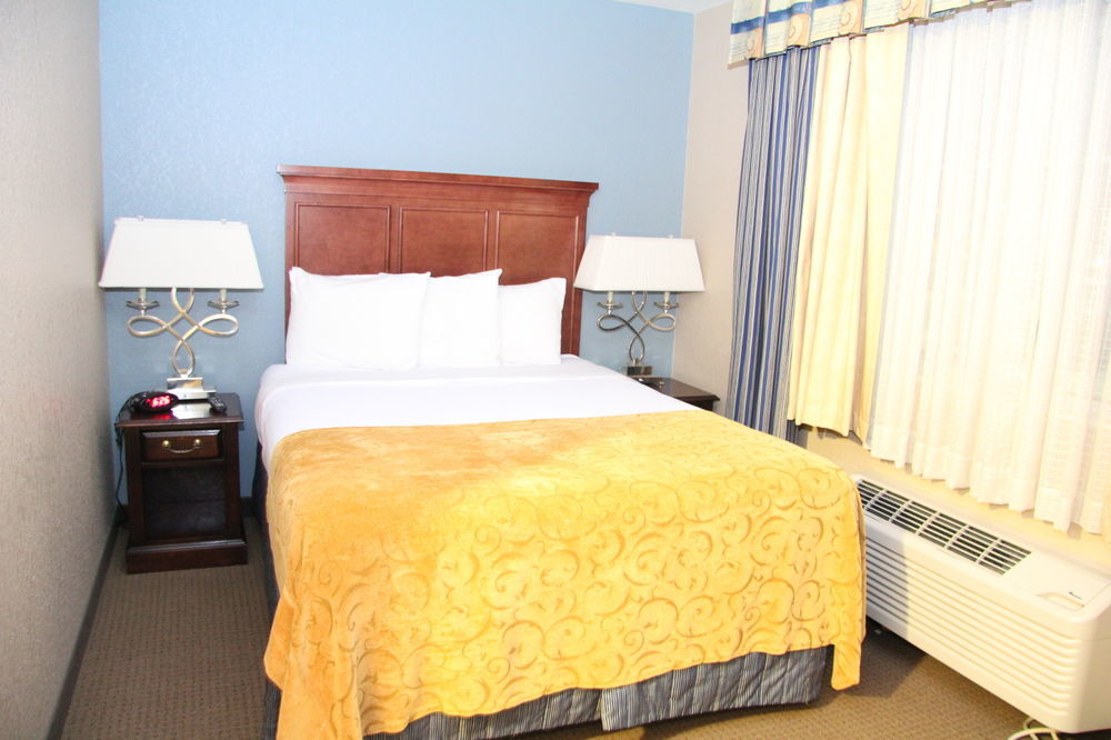 Green Acres Hotel Pittsfield Экстерьер фото