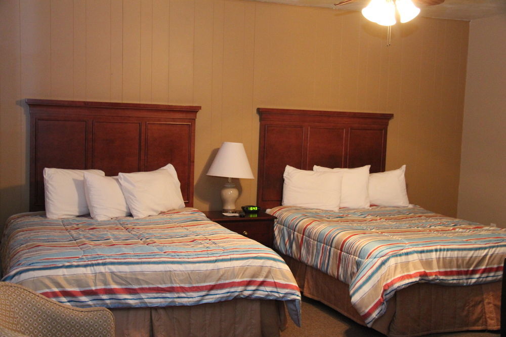 Green Acres Hotel Pittsfield Экстерьер фото