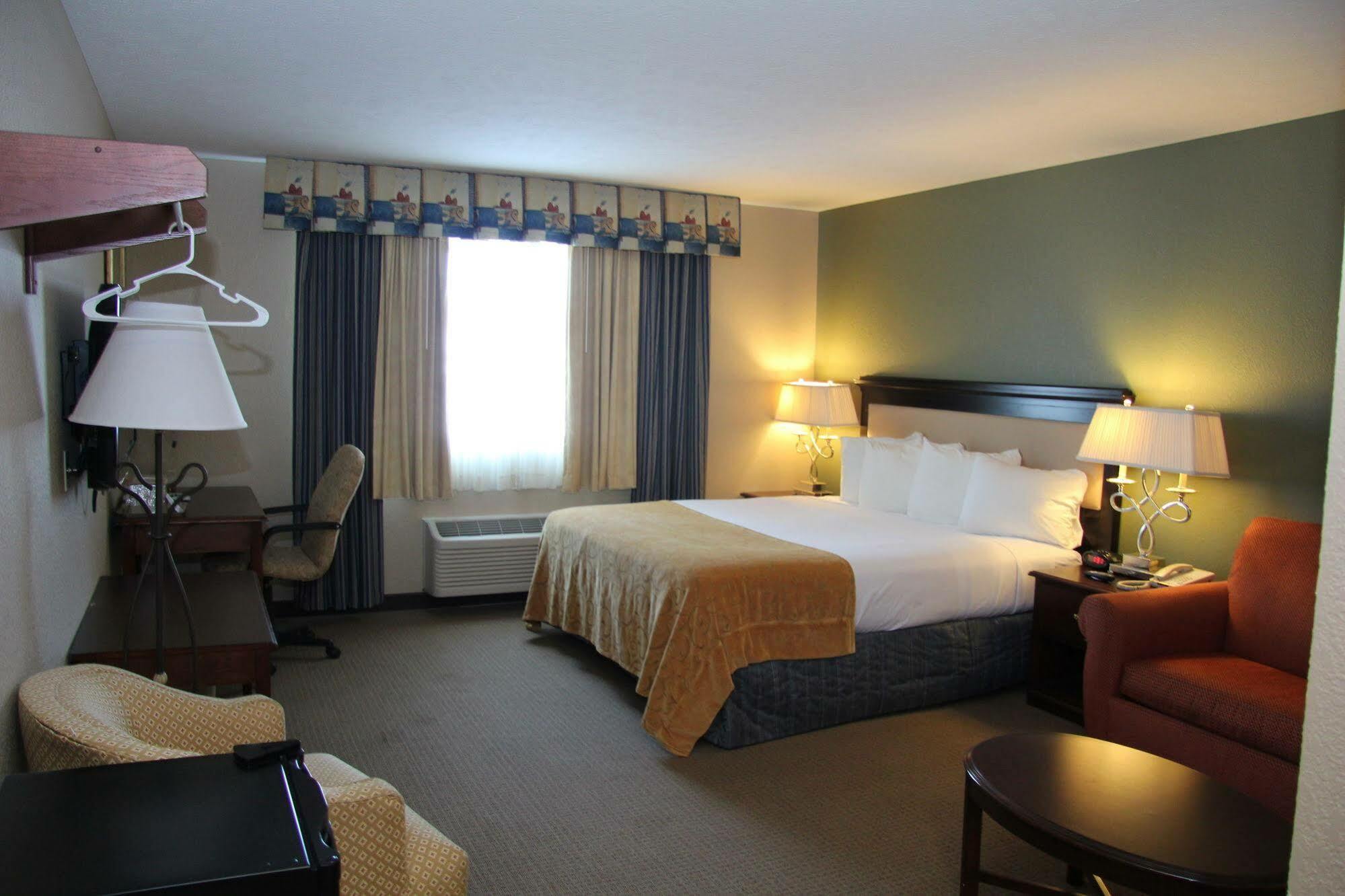 Green Acres Hotel Pittsfield Экстерьер фото