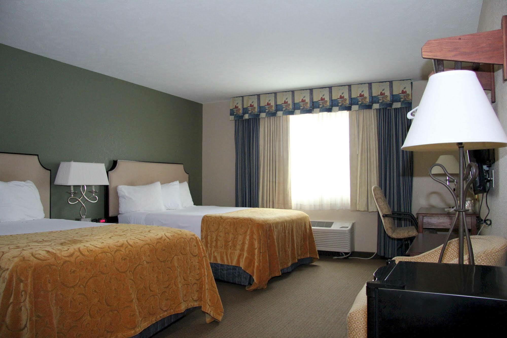 Green Acres Hotel Pittsfield Экстерьер фото