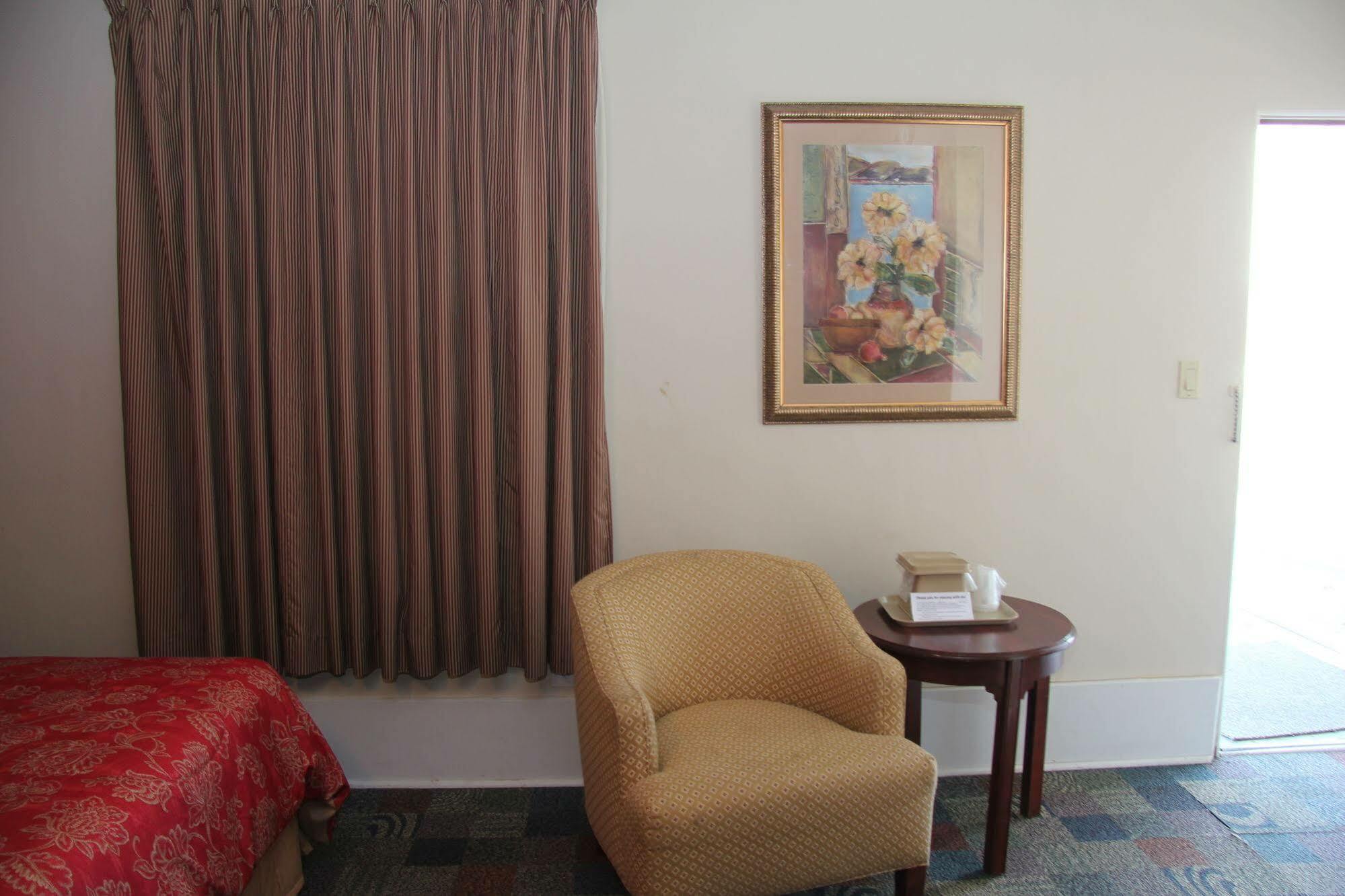 Green Acres Hotel Pittsfield Экстерьер фото
