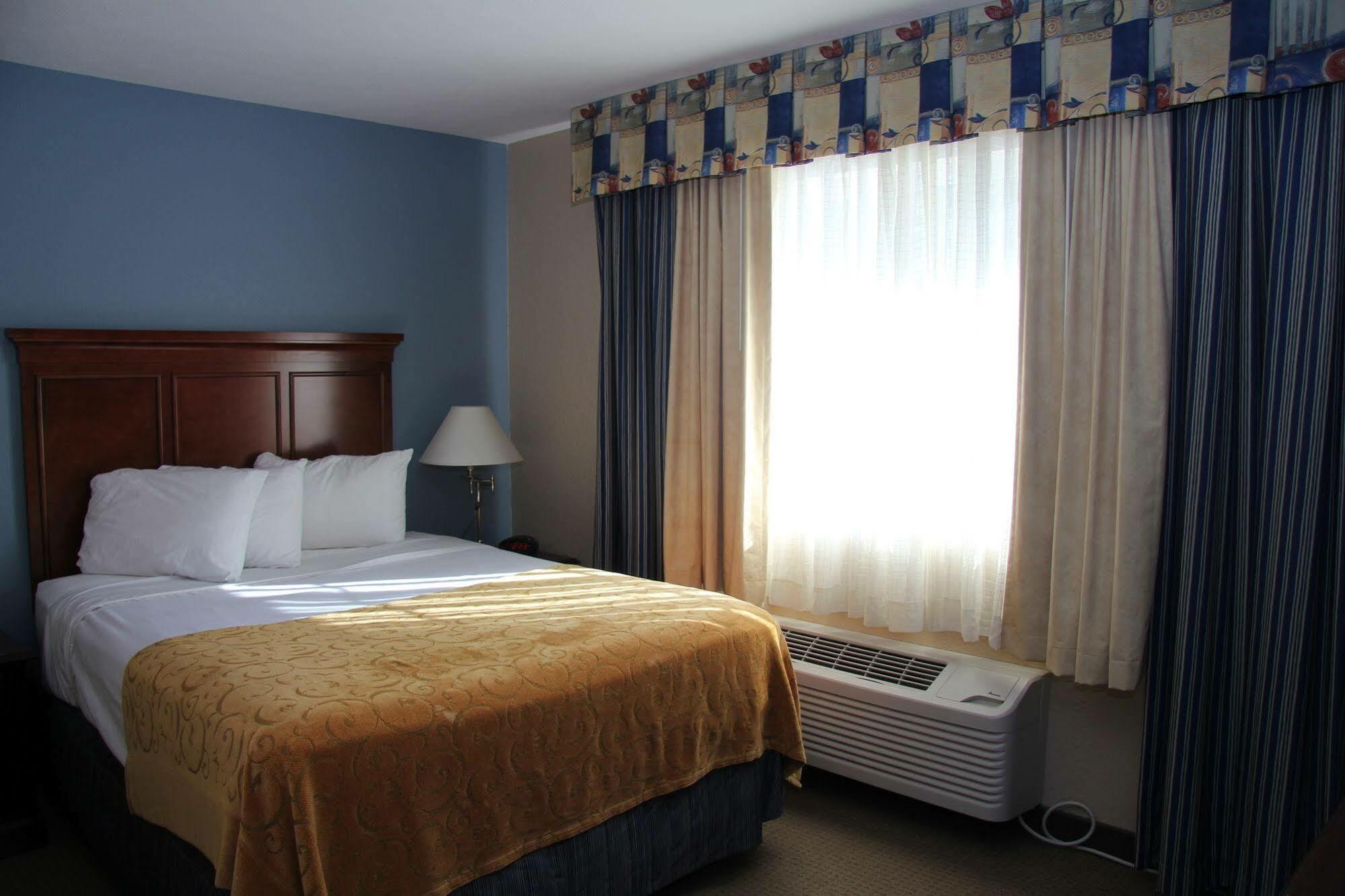 Green Acres Hotel Pittsfield Экстерьер фото
